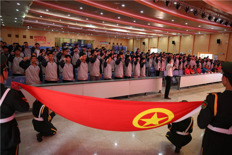 綿陽南山中學(xué)實(shí)驗(yàn)學(xué)校慶祝中國共產(chǎn)主義青年團(tuán)成立100周年暨“五 四”表彰大會