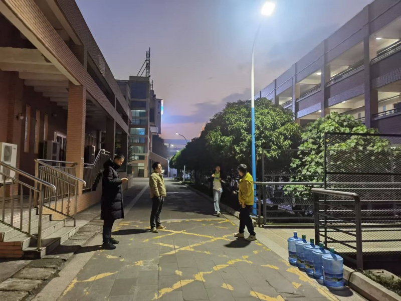  嚴抓遲到現(xiàn)象，強化時間觀念——高2023級早讀遲到專項檢查行動