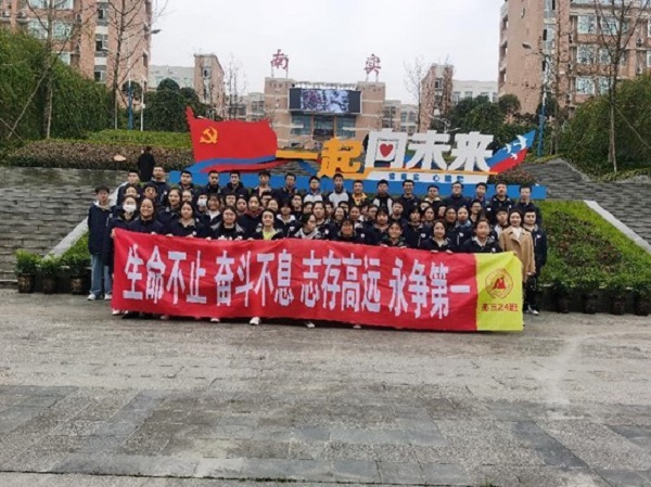 先進(jìn)班級體.jpg